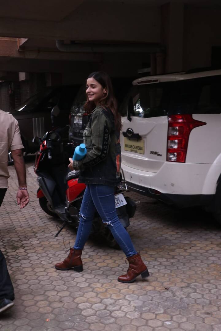 'ब्रह्मास्त्र' में आलिया के साथ अभिनेता रणबीर कपूर और अमिताभ बच्चन भी नज़र आएंगे. (तस्वीर: मानव मंगलानी)