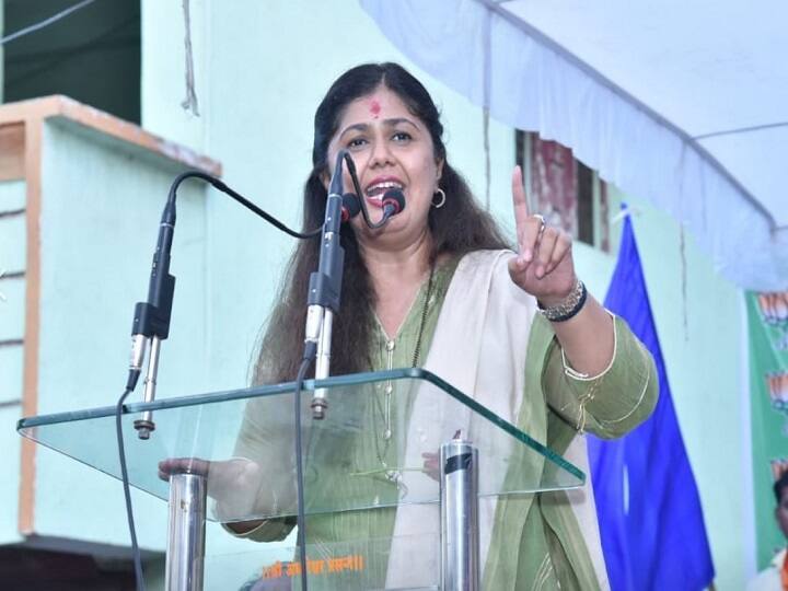 महाराष्ट्र: पंकजा मुंडे ने ट्विटर प्रोफाइल से हटाया बीजेपी, 12 दिसंबर को ले सकती हैं बड़ा फैसला pankaja munde removes bjp from his twitter profile महाराष्ट्र: पंकजा मुंडे ने ट्विटर प्रोफाइल से हटाया बीजेपी, 12 दिसंबर को ले सकती हैं बड़ा फैसला