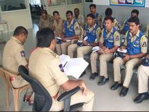 सुरक्षा देने की बजाए बेटियों पर बेड़ियां, हैदराबाद पुलिस का फरमान- कहीं भी आने जाने से पहले घर पर बताएं