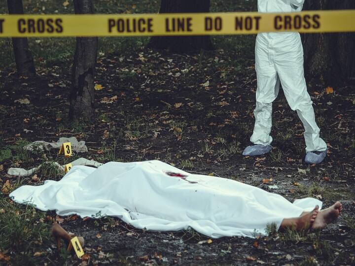 महाराष्ट्र: चोर समझकर ग्रामीणों ने तीन लोगों को पीट-पीटकर मार डाला, पुलिस ने 100 लोगों को हिरासत में लिया Villagers beat and kill three people as thieves in Palghar Maharashtra महाराष्ट्र: चोर समझकर ग्रामीणों ने तीन लोगों को पीट-पीटकर मार डाला, पुलिस ने 100 लोगों को हिरासत में लिया