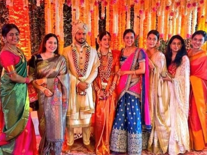 Manish Pandey marries actor Ashrita Shetty in Mumbai rohit sharma wishes in unique style क्रिकेटर मनीष पांडे ने अभिनेत्री अश्रिता शेट्टी के साथ रचाई शादी, रोहित शर्मा ने दी खास अंदाज में बधाई