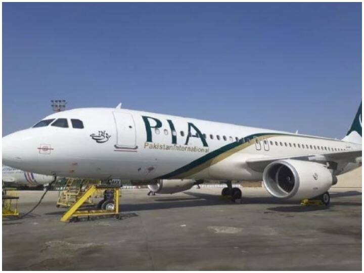 Three passengers suffer heart attacks on international PIA flight पाकिस्तान में विमान के भीतर एक साथ तीन यात्रियों को पड़ा दिल का दौरा, जानिए- तब क्या हुआ?
