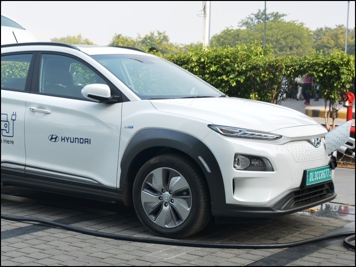 Hyundai Kona Electric launched with latest features this Diwali लेटेस्ट फीचर्स के साथ नए अवतार में लॉन्च हुई Hyundai Kona Electric, इस कार को देगी टक्कर