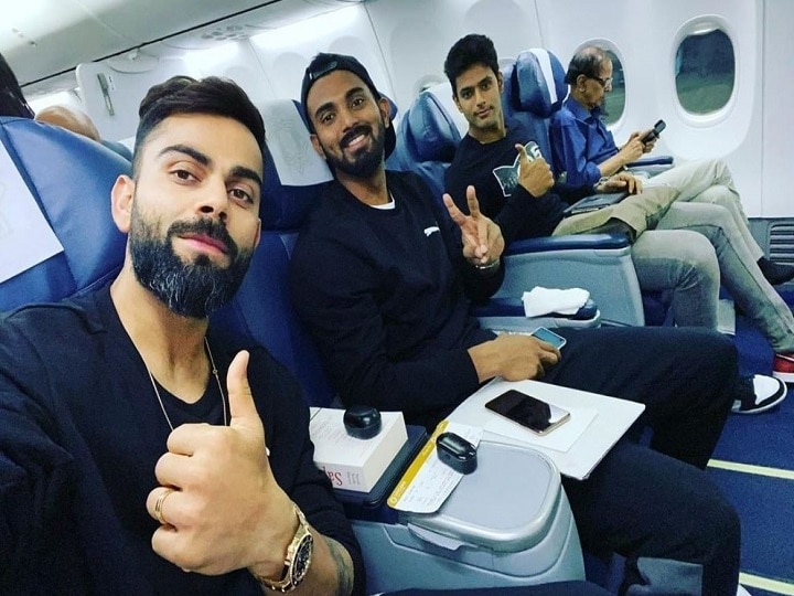 India vs West Indies Virat Kohli Shares Flight Selfie With KL Rahul Shivam Dube वेस्टइंडीज के खिलाफ सीरीज से पहले  कोहली ने फ्लाइट से शेयर की सेल्फी, दिखे मस्ती के मूड में