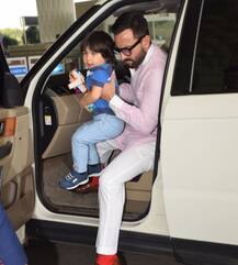 एयरपोर्ट पर पापा सैफ अली खान के साथ मस्ती करते दिखे तैमूर, यहां देखें CUTE तस्वीरें