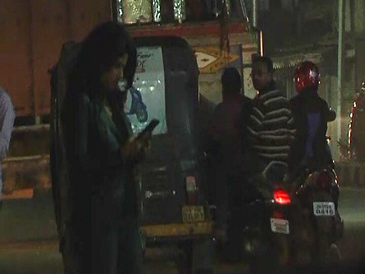 ABP News Reality check- how much women are safe at Ranchi road during night मातृभूमि में महिला सुरक्षा पर पड़ताल: रात में रांची में महिला सुरक्षा भगवान भरोसे, रिपोर्टर को अजनबी ने कहा- बुला लो पुलिस