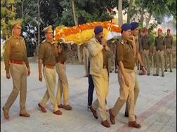 कानपुर पुलिस ने पीडब्ल्युडी के खिलाफ किया मामला दर्ज, गढ्ढे में गिरने से हुई थी सिपाही की मौत