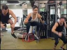 GYM में अपने साथियों को कड़ी टक्कर देती नजर आईं कैटरीना कैफ, यहां देखें मजेदार VIDEO