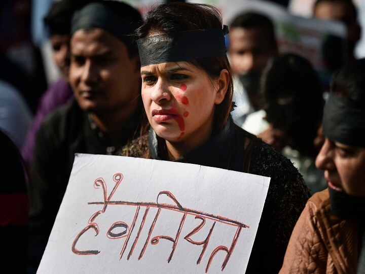 ABP News-CVoter Survey on Women Safety Mahila Suraksha Latest Survey महिला सुरक्षा सर्वे: 70% ने कहा- रेप की सजा फांसी हो, 83% ने माना बढ़े हैं महिलाओं के खिलाफ अपराध
