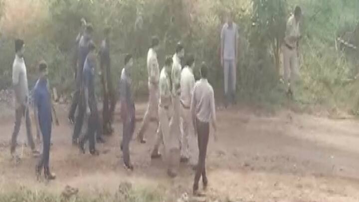 आज सुबह इस एनकाउंटर के बाद पुलिस कमिश्नर ने घटना की जगह का दौरा भी किया.