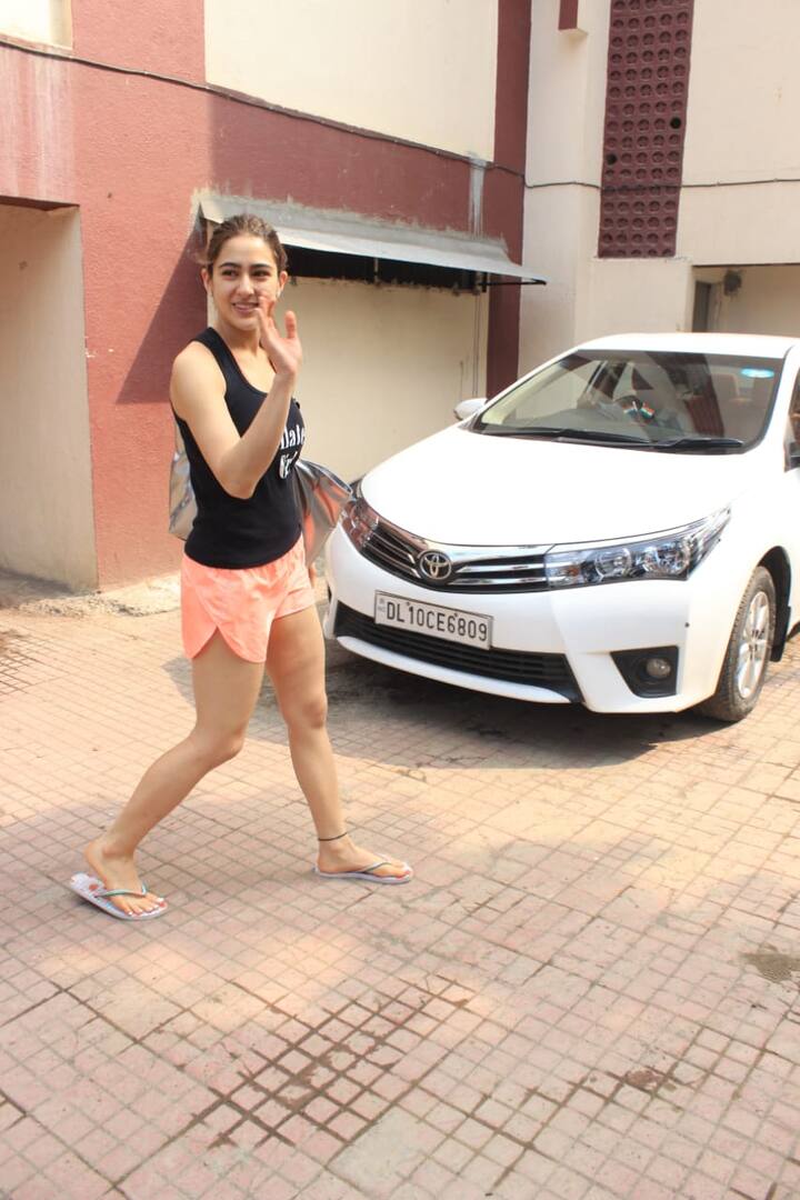 वहीं, अगर वर्क फ्रंट की बात करें तो सारा अली खान ने हाल ही में अपनी फिल्म 'लव आजकल 2' की शूटिंग खत्म की है. (Photo Credit: Manav Manglani)