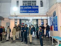 जलाई गई उन्नाव गैंगरेप पीड़िता की सफदरजंग अस्पताल में मौत, कल भाई से कहा था- दोषियों को छोड़ना नहीं