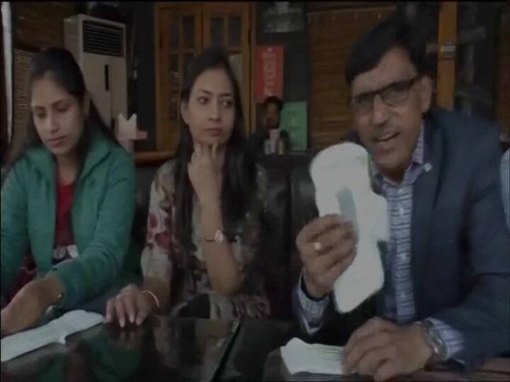 वैज्ञानिकों ने किया हर्बल सैनेटरी पैड फ्लोरिश का आविष्कार, पर्यावरण को दूषित होने से रोकेगा Scientists invented herbal sanitary pad Flourish वैज्ञानिकों ने किया हर्बल सैनेटरी पैड फ्लोरिश का आविष्कार, पर्यावरण को दूषित होने से रोकेगा