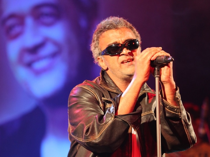 Singer Lucky Ali's video went viral on social media गोवा में भीड़ के बीच गाना गाते दिखे लकी अली, तेजी से वायरल हो रहा है ये वीडियो