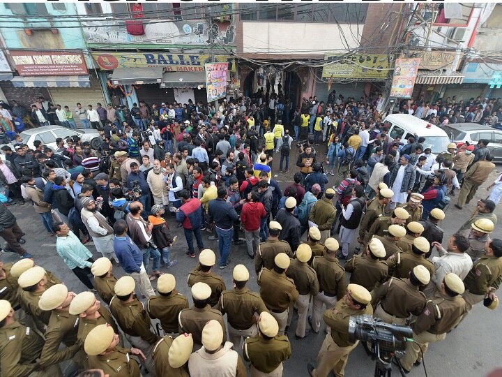 दिल्ली अग्निकांड: इमारत का मालिक रेहान और उसका मैनेजर गिरफ्तार, गैर इरादतन हत्या का मामला दर्ज