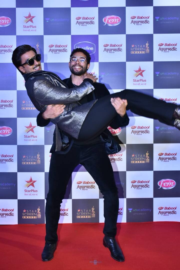 बता दें कि रणवीर सिंह और शाहिद कपूर दोनों की आने वाली फिल्में क्रिकेट पर आधारित हैं. (Photo Credit: Manav Manglani)