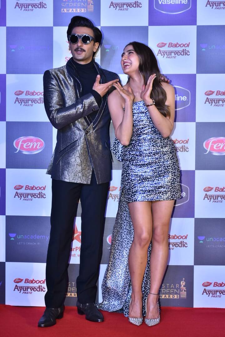 तो वहीं फैशन आइकॉन रणवीर सिंह भी इस दौरान पैंट सूट लुक में काफी डैशिंग लग रहे थे. (Photo Credit: Manav Manglani)