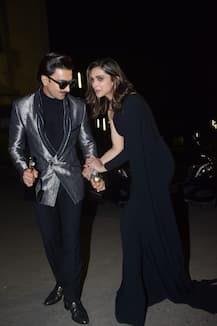 Star Screen Awards: रणवीर सिंह का हाथ थामे बेहद खूबसूरत अंदाज में पहुंचीं दीपिका पादुकोण, तस्वीरें यहां हैं