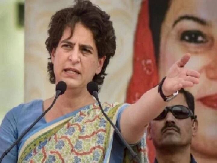 Priyanka Gandhi attacks Modi government on petrol and onion price एक साल बाद फिर दिल्ली में पेट्रोल 75 रुपये के पार, प्रियंका गांधी ने मोदी सरकार पर साधा निशाना