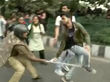 JNU Protest: फीस बढ़ोतरी के खिलाफ राष्ट्रपति भवन तक मार्च कर रहे छात्रों पर लाठीचार्ज