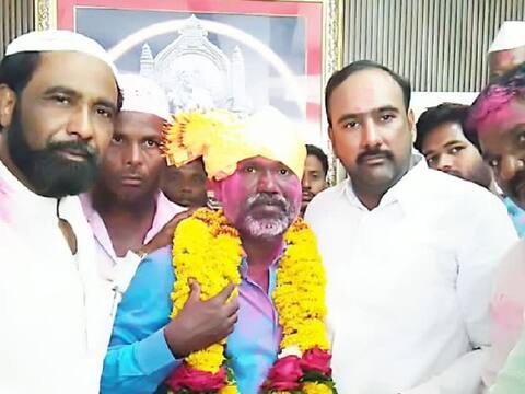 शिवसेना-एनसीपी-कांग्रेस की पहली चुनावी जीत, परली में सरपंच उपचुनाव में BJP को किया पराजित शिवसेना-एनसीपी-कांग्रेस की पहली चुनावी जीत, परली में सरपंच उपचुनाव में BJP को किया पराजित