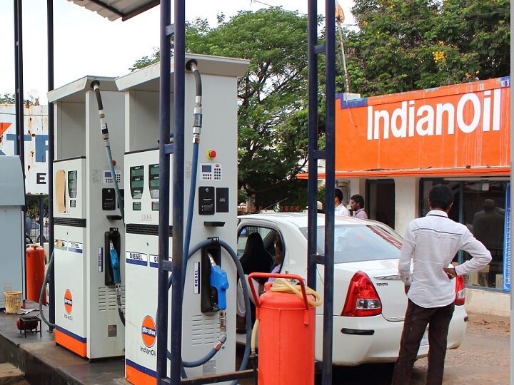 Petrol price hits Rs 75 per litre mark, diesel crosses Rs 66 महंगाई: ₹75 प्रति लीटर के साथ साल भर के सबसे ऊंचे स्तर पर पेट्रोल, डीजल भी 66 रुपए पर पहुंचा