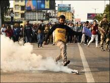 असम में CAB का विरोध, 10 ज़िलों में इंटरनेट-मोबाइल सेवा बंद, अर्द्धसैनिक बलों के 5000 जवान भेजे गए