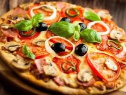 पिज्जा के साथ भूलकर भी न पीएं कोल्डड्रिंक्स, साथ ही जानें- सर्दी में कैसे रखें खुद को स्वस्थ