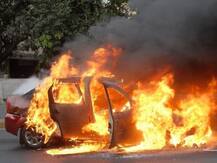 कार में आग क्यों लगती है? जानिए- इसके कारण और बचाव के उपाए