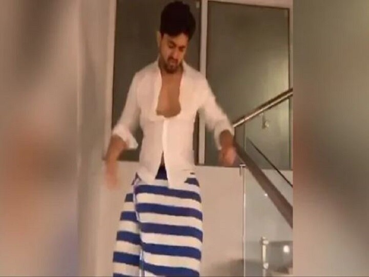tiktok viral video of tv actor zain imam dancing in towel goes viral दलेर मेहंदी के गाने पर यह एक्टर कर रहा था टॉवल डांस, हुआ कुछ ऐसा कि Video हो गया वायरल
