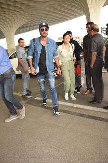 एयरपोर्ट पर एक साथ नज़र आए आलिया भट्ट और रणबीर कपूर, देखें ये खास तस्वीरें