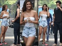 फोटोशूट के दौरान ग्लैमरस अंदाज़ में कॉफी पीती दिखीं दिशा पाटनी, आदित्य रॉय कपूर भी आएं नज़र