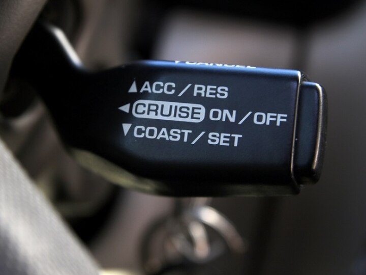Know about cruise control feature in car and benefits गाड़ियों में क्रूज़ कंट्रोल फीचर के क्या हैं फायदे और कैसे करता है यह काम ?