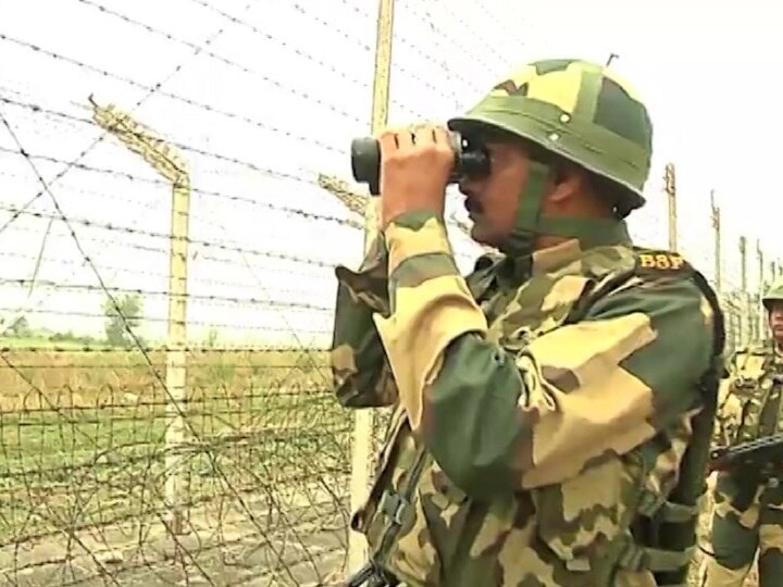 BSF gun down infiltrator when he was trying to cross the border पाकिस्तान की नापाक हरकत जारी, BSF ने सीमा पर घुसपैठ की कोशिश कर रहे आतंकी को मार गिराया