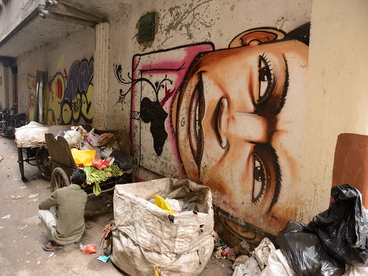 Wealth Creation Tips garbage in homes brings problems in jobs and business Wealth Creation Tips: घर में कूड़ा कचरा जमा करने से आती है जॉब में दिक्कत, व्यापार में परेशानी