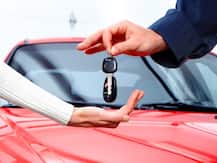 नई कार की डिलीवरी लेने से पहले इन पांच बातों को न भूलें, वरना हो सकता है नुकसान