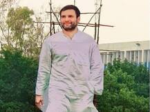 कांग्रेस की रैली के लिए रामलीला मैदान तैयार, ध्यान खींच रहा राहुल गांधी का विशाल कटआउट