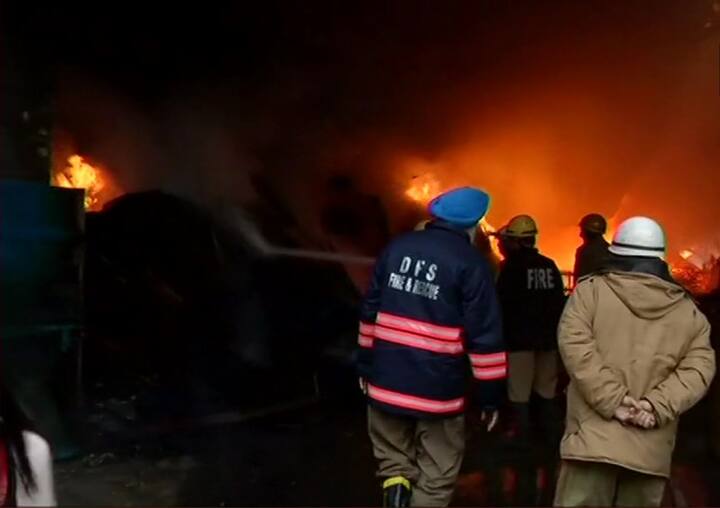 आग से लाखों रुपये का हुआ नुकसान