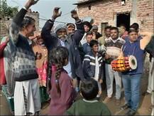 दिल्ली: नागरिकता संशोधन कानून बनने के बाद हिन्दू शरणार्थी कैम्प में मना जश्न