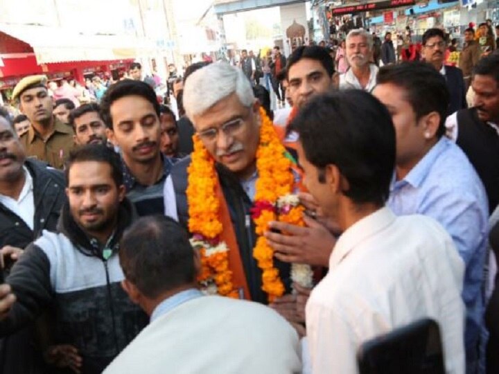 Immigrants from Pakistan welcomes central minister Gajendra Singh Shekhawat पाकिस्तान से आये शरणार्थियों ने केंद्रीय मंत्री गजेंद्र सिंह शेखावत का किया जोरदार स्वागत