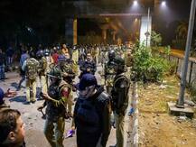 जामिया में पुलिसिया कार्रवाई के खिलाफ दिल्ली पुलिस मुख्यालय के बाहर प्रदर्शन जारी, JNU, DU छात्र भी समर्थन में आए