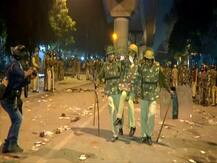 नागरिकता संसोधन कानून: दिल्ली में आगजनी और हिंसा, करीब 60 लोग घायल