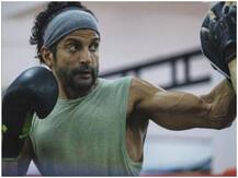 नागरिकता कानून को लेकर ट्रोलर ने साधा निशाना तो फरहान अख्तर ने दिया करारा जवाब