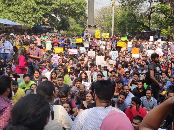 Mumbai: TISS students boycott lectures, join protest against Delhi police brutality on campuses दिल्ली पुलिस की कार्रवाई के ख़िलाफ़ मुम्बई के छात्र भी सड़कों पर