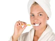 मुंह की बदबू से पाना चाहते हैं छुटकारा, तो आज ही अपनाएं ये घरेलू उपचार