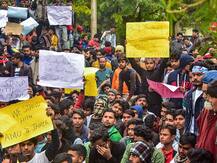 जामिया मिल्लिया इस्लामिया के छात्रों के खिलाफ पुलिस कार्रवाई को लेकर देशभर में विरोध प्रदर्शन