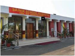 सैनिक स्कूल नगरोटा में एलडीसी, लाइब्रेरियन और सामान्य कर्मचारी के पदों पर अप्लाई करने का कल आखिरी दिन