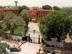 DU के वेंकटेश्वरा कॉलेज में बनिये सहायक प्रोफेसर, कमाइए 57,000 तक