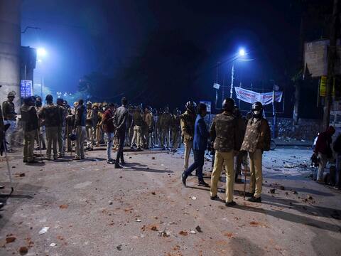 जामिया हिंसा: गिरफ्तार 10 आरोपियों को 31 दिसंबर तक न्यायिक हिरासत में भेजा गया, इनमें कोई छात्र नहीं जामिया हिंसा: गिरफ्तार 10 आरोपियों को 31 दिसंबर तक न्यायिक हिरासत में भेजा गया, इनमें कोई छात्र नहीं