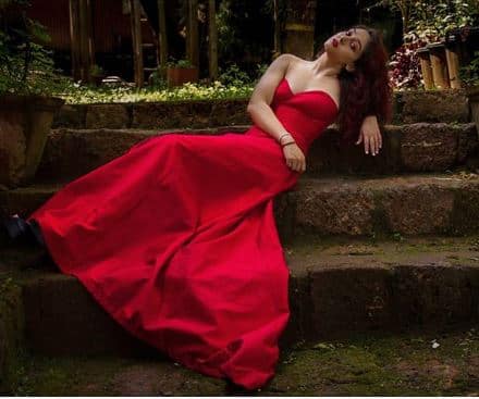 इरा खान रेड सिल्क गाउन में खूबसूरत नजर आ रही हैं. (Photo Credit: @medeatheplay Instagram)